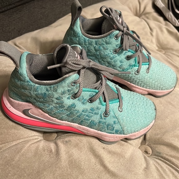 Nike Lebron Xvii Kids Basketball Shoes Bq5594 - Picture 2 of 5